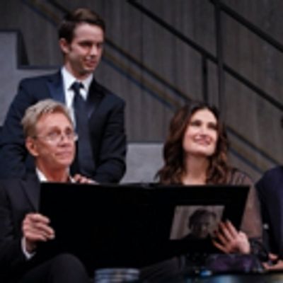 Photo Flash: First Look at Idina Menzel &amp; Company in SKINTIGHT!