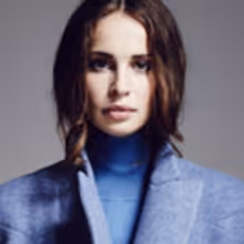 Poldark's Heida Reed To Star In FOXFINDER With Iwan Rheon