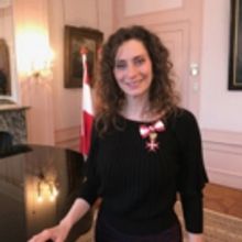 BWW Feature: PIA DOUWES ONTVANGT OOSTENRIJKS GOUDEN ERETEKEN VAN VERDIENSTE VOOR DE R