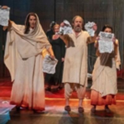 BWW Review: A Diverse Week at BAM's Next Wave Fest, Balancing Glass's SATYAGRAHA and a SAVAGE WINTER (REISE) without the Schubert
