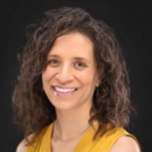 Author Daralyse Lyons Launches The Transformational Storyteller Podcast