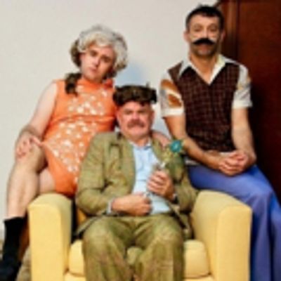 BWW REVIEW: THE WALWORTH FARCE Is A Fabulously Funny And Utterly Absurd Glimpse Into The Goings On In A Dysfunctional Family
