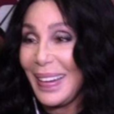TV: Cher Hits the Red Carpet At Opening Night of THE CHER SHOW!