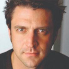 Raul Esparza Will Star as HAMLET in Chicago
