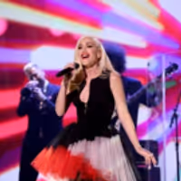 VIDEO: Gwen Stefani Performs 'Under the Christmas Lights' on TONIGHT SHOW Video