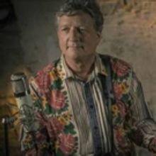Glenn Tilbrook Supports Local Food Bank As He Heads To Epstein Theatre