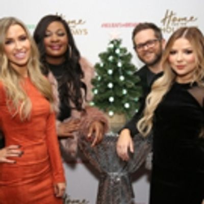 Photo Coverage: HOME FOR THE HOLIDAYS Gets Festive for Opening Night!