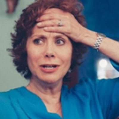 BWW Review: Shopping Is Serious Business in Cheryl Stern's Hilarious and Poignant SHOES AND BAGGAGE
