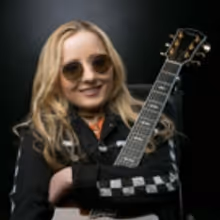 Ali McManus Covers Aerosmith's WALK THIS WAY In New Music Video ROLL THIS WAY