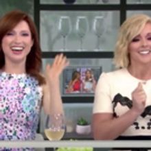 VIDEO: Ellie Kemper & Jane Krakowski Talk UNBREAKABLE KIMMY SCHMIDT With Hoda on THE…