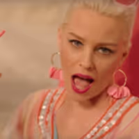 VIDEO: Watch Laura Bell Bundy, Elizabeth Banks, Cecily Strong, & More in Barefoot's… Video