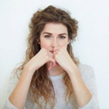 Lara Frances Comes to Alexander Bar's Downstairs Music Sessions