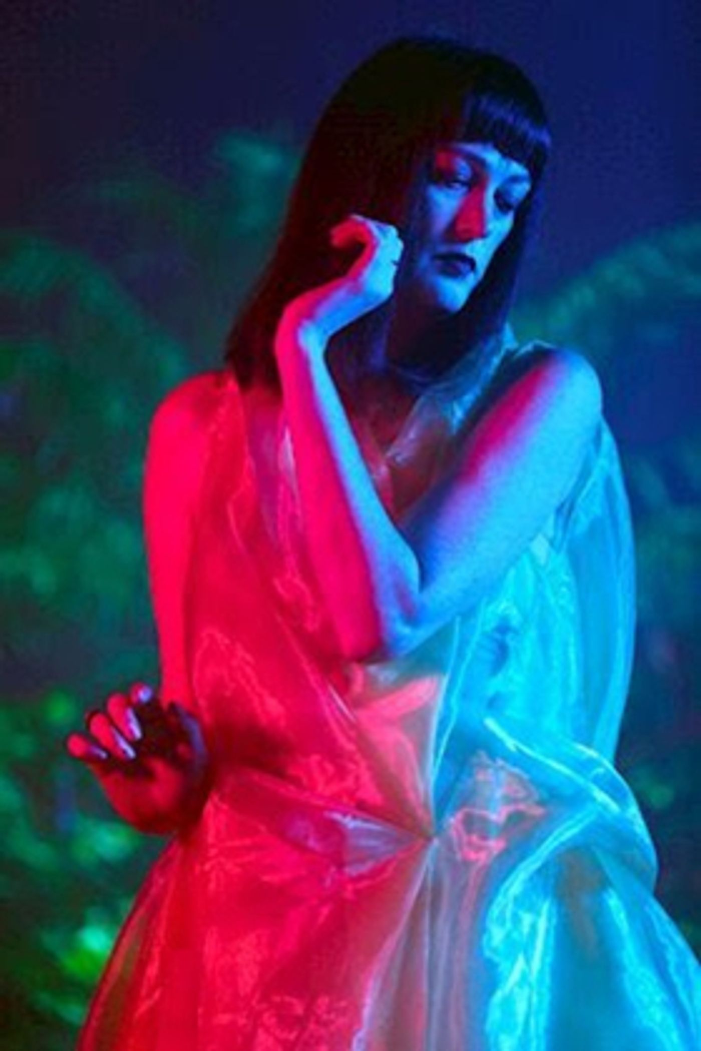 NYC-Based Electronic Songstress Searmanas Teases 'SEA' From Debut Album  Image