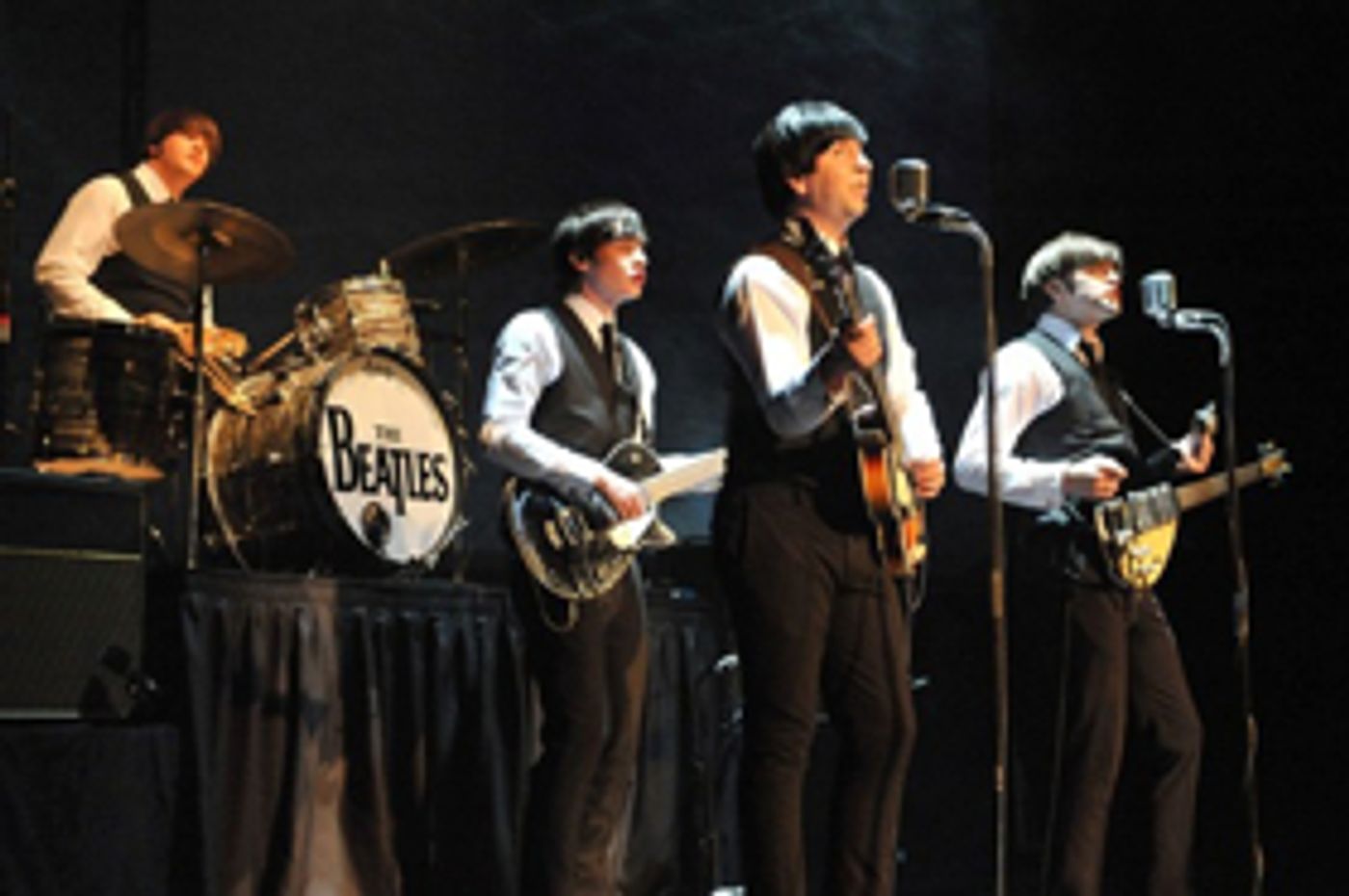 Review: BEATLEMANIA ON TOUR Revives The Music Of The Famous British Band With Colour, Light, Archive Footage And An Uncanny Likeness Of Sound  Image