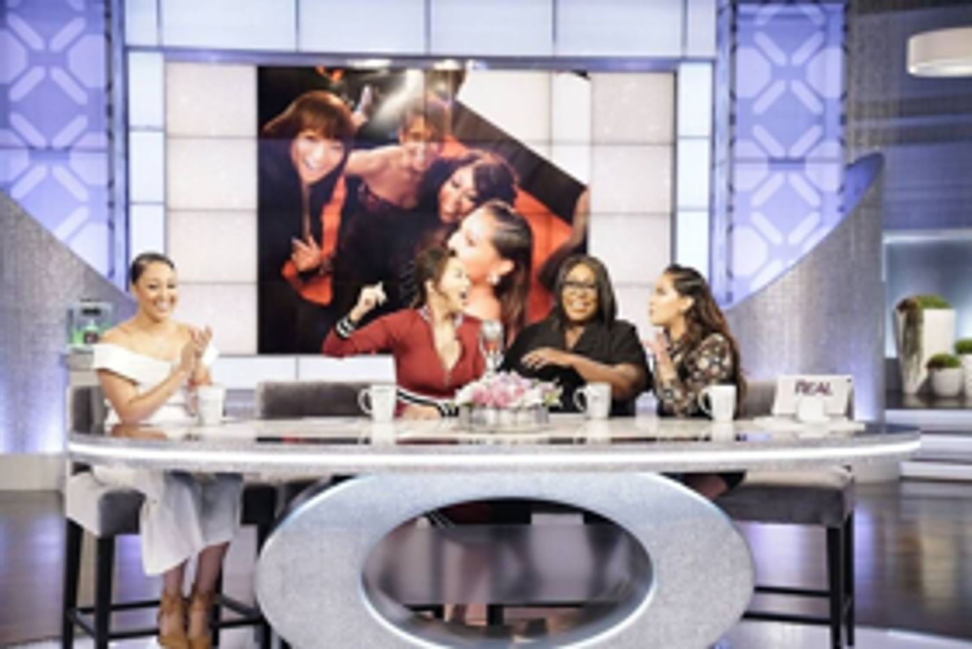 Sneak Peek - THE REAL Hosts' Halle Berry Moment on the Red Carpet  Image