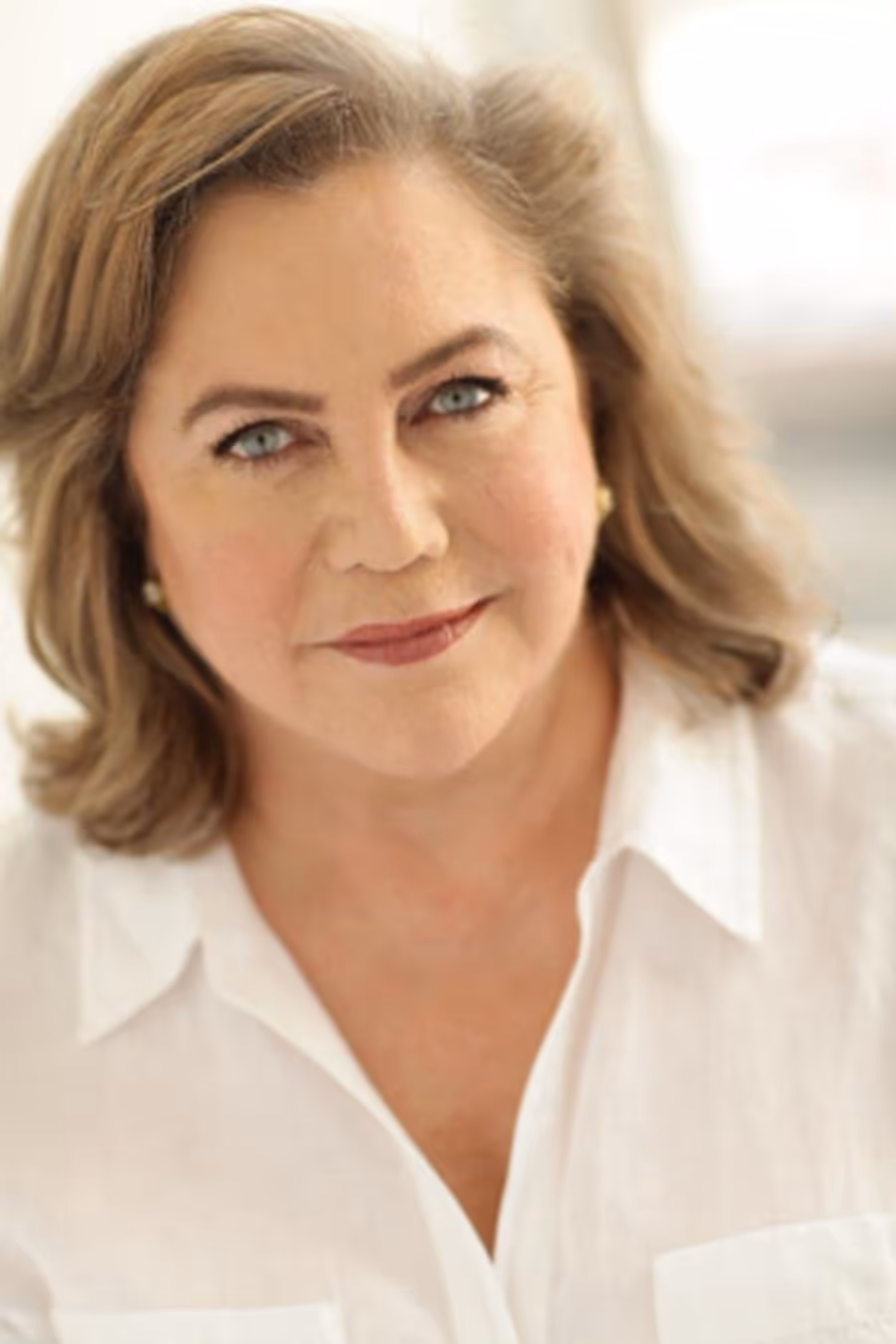 Kathleen Turner to Make Cafe Carlyle Debut Image