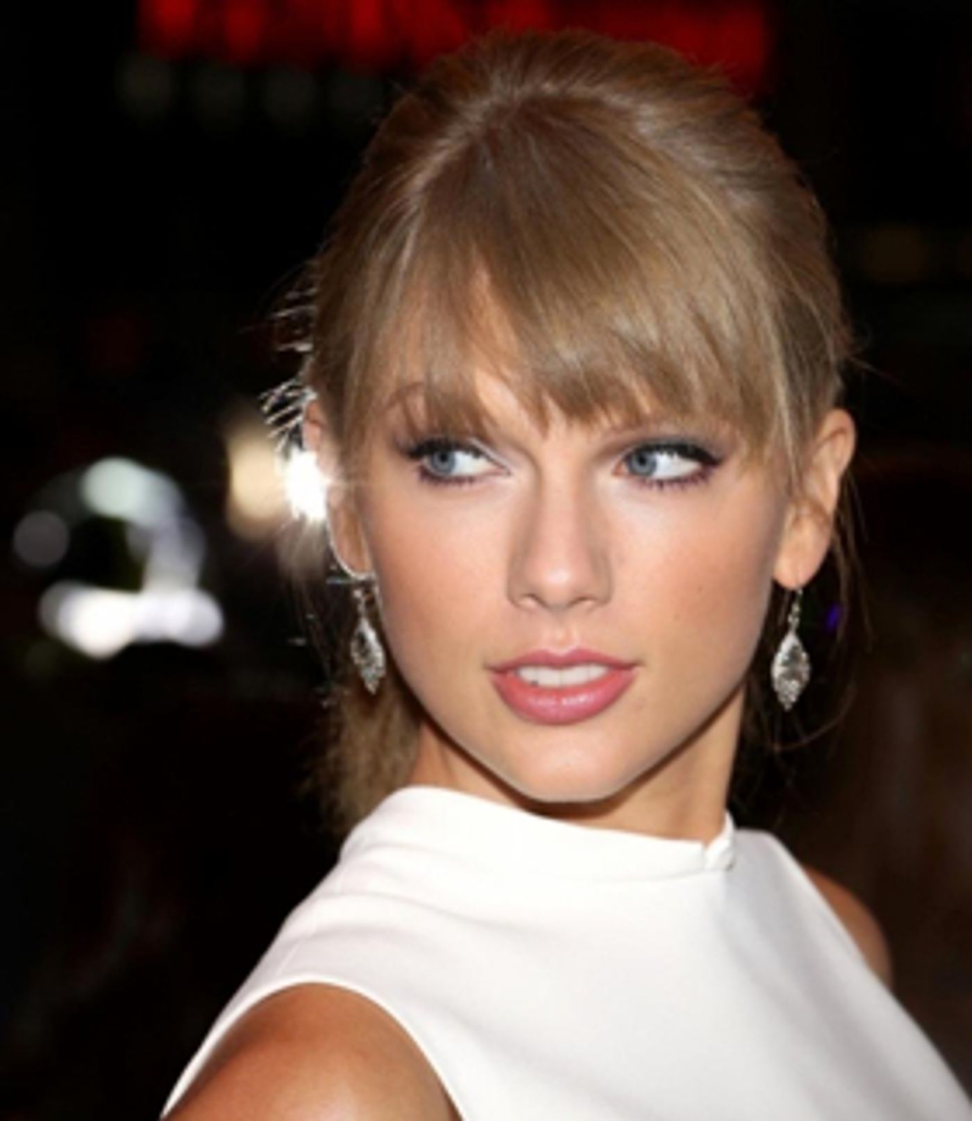 Taylor Swift's REPUTATION Album Is The First To Sell Two Million Copies Since Adele's 25  Image