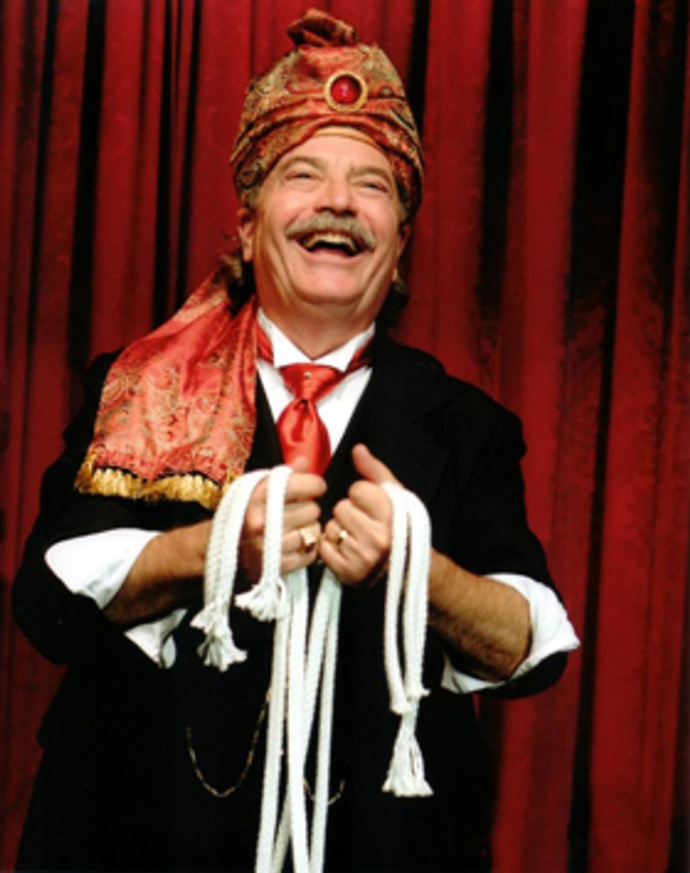 Review: MAGIC MONDAY Welcomes Awe Inspiring Magicians to the Santa Monica Playhouse  Image