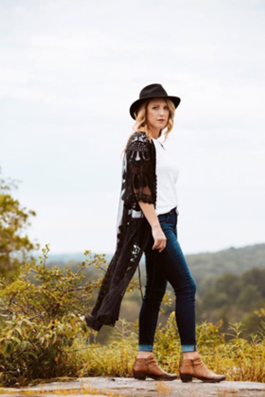 Amanda Cook Signs Multi-Record Deal with Mountain Fever Records Image