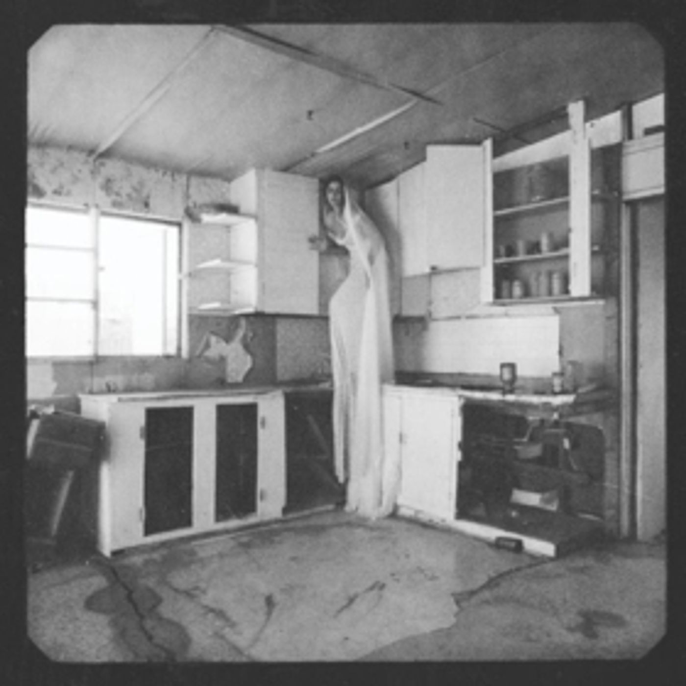 Vera Sola Releases New Track SMALL MINDS, From Debut Album SHADES Image