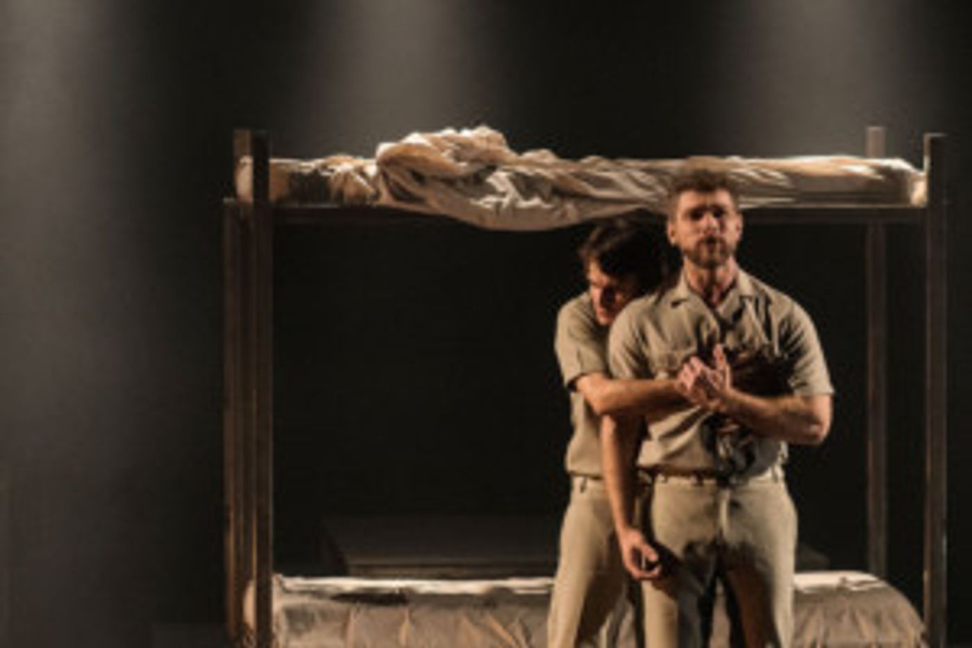 Review: YANK! - O MUSICAL at Teatro Dos Quatro proves all's fair in love and war  Image