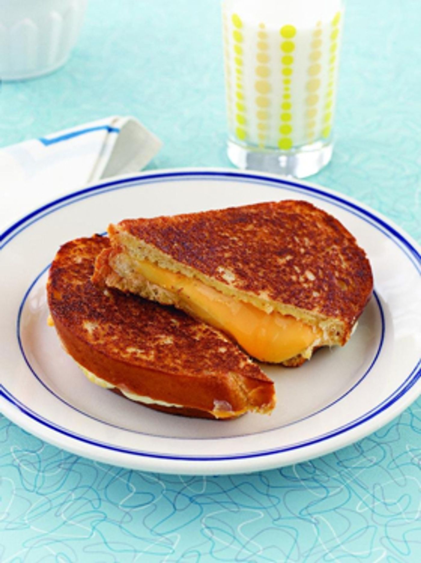 JUNIORS RESTAURANTS Celebrates National Grilled Cheese Month with their Signature Sandwich  Image