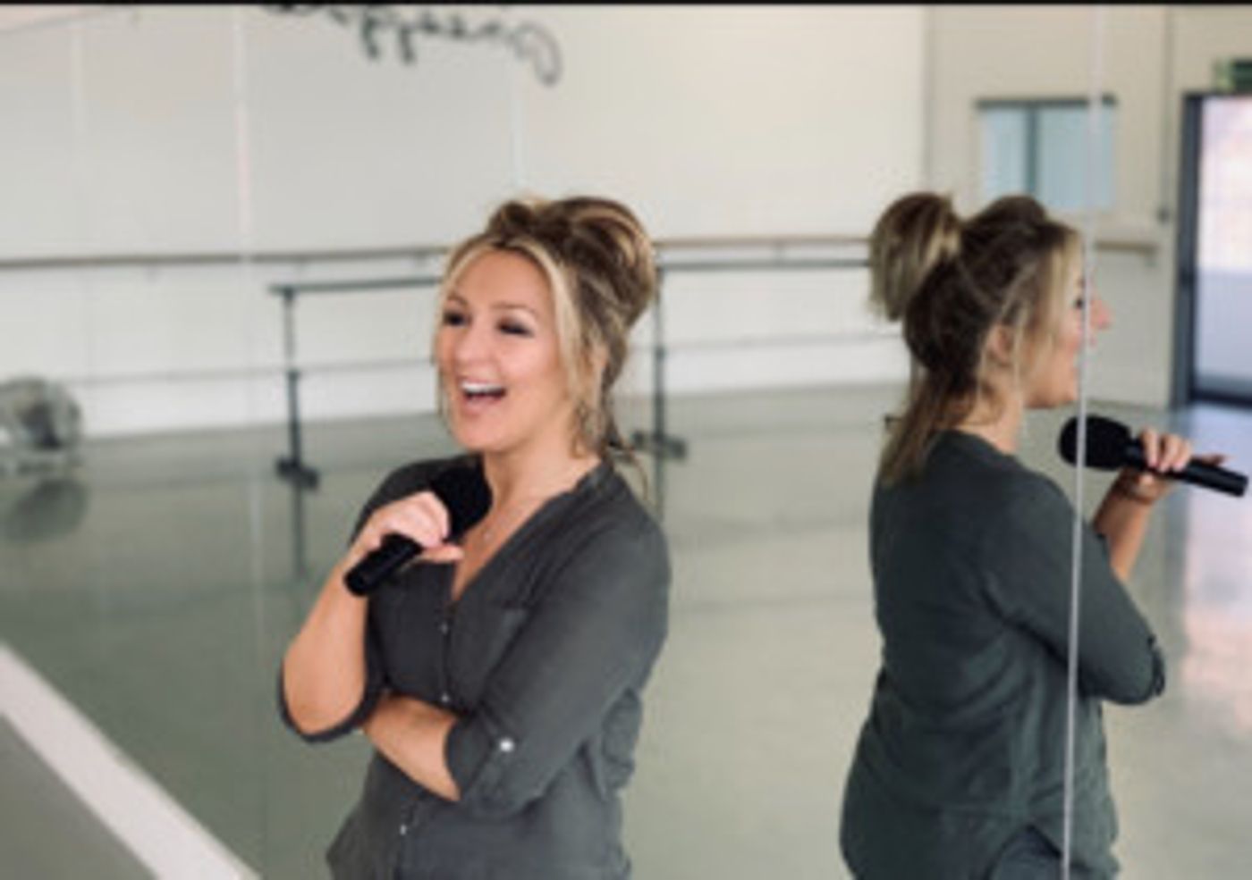 Interview: Mazz Murray Talks MAMMA MIA! at Novello Theatre  Image