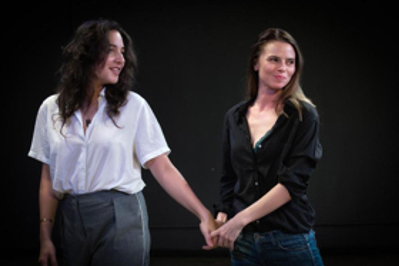 Review: Totally Immersive 4PLAY: SEX IN A SERIES Surrounds its Audience in Singles Bar Action  Image