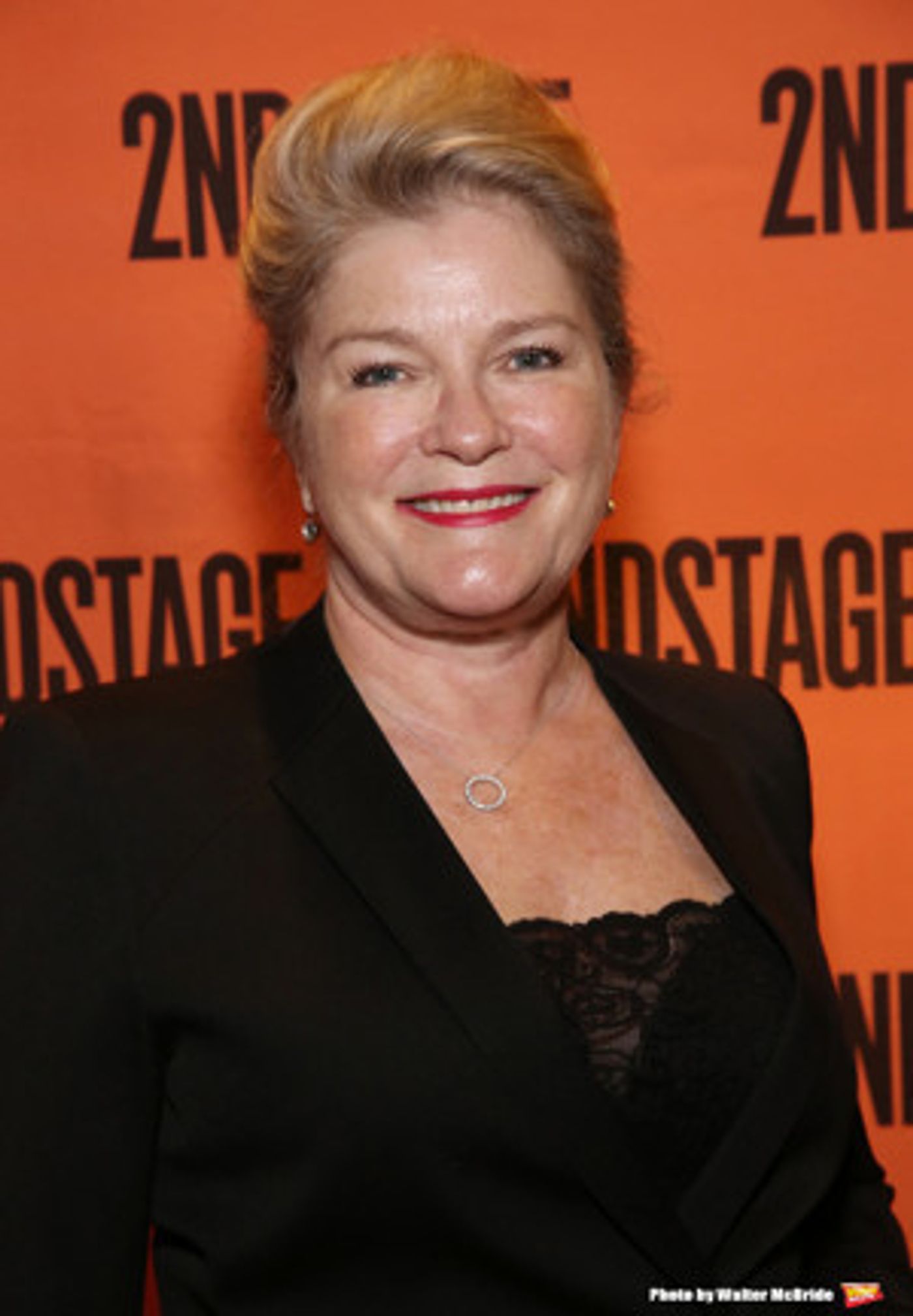 Kate Mulgrew To Host Vineyard Theatre's Annual Emerging Artists Luncheon  Image