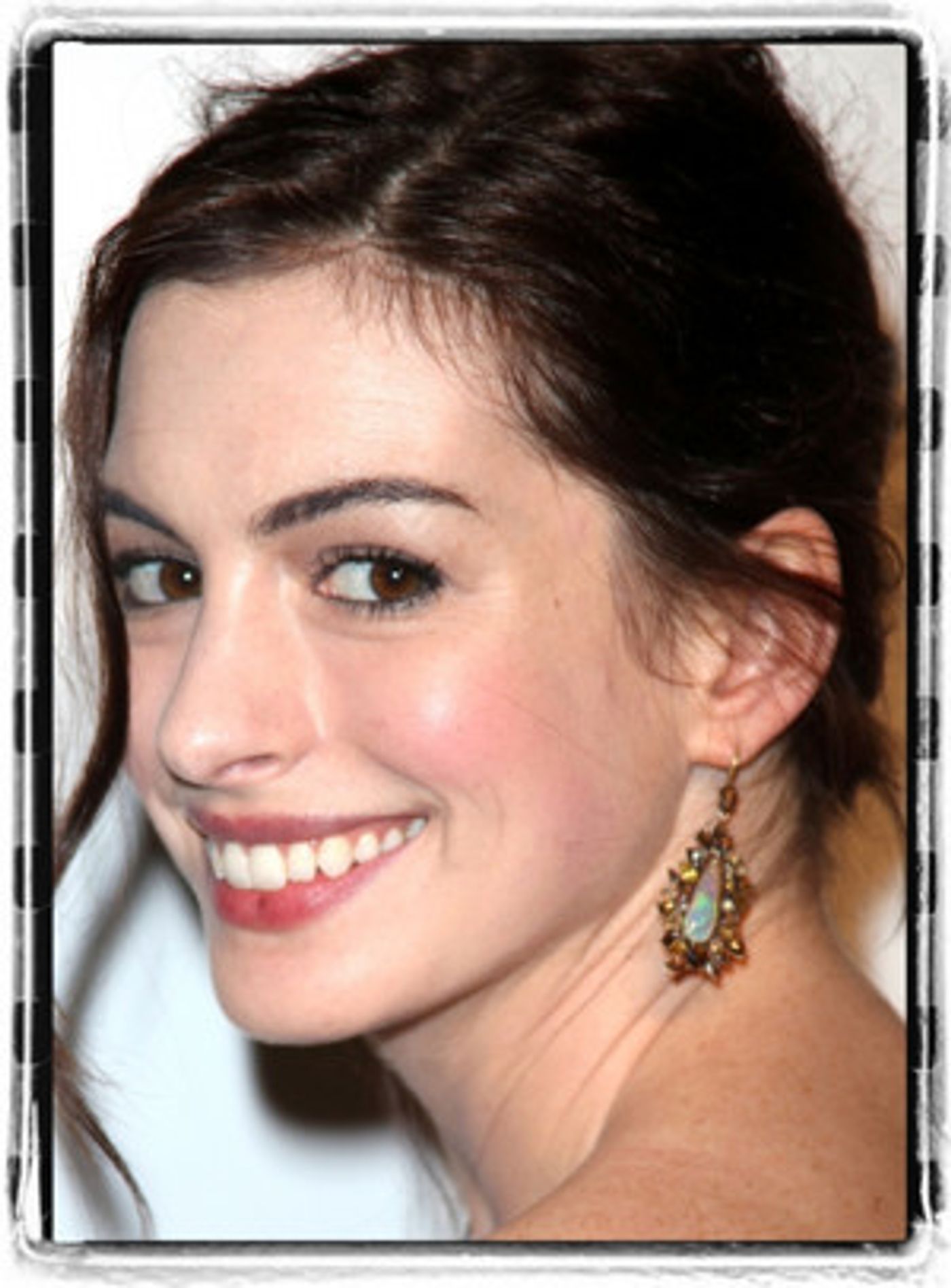 Anne Hathaway in Talks to Star in Political Thriller 'The Last Thing He Wanted'  Image