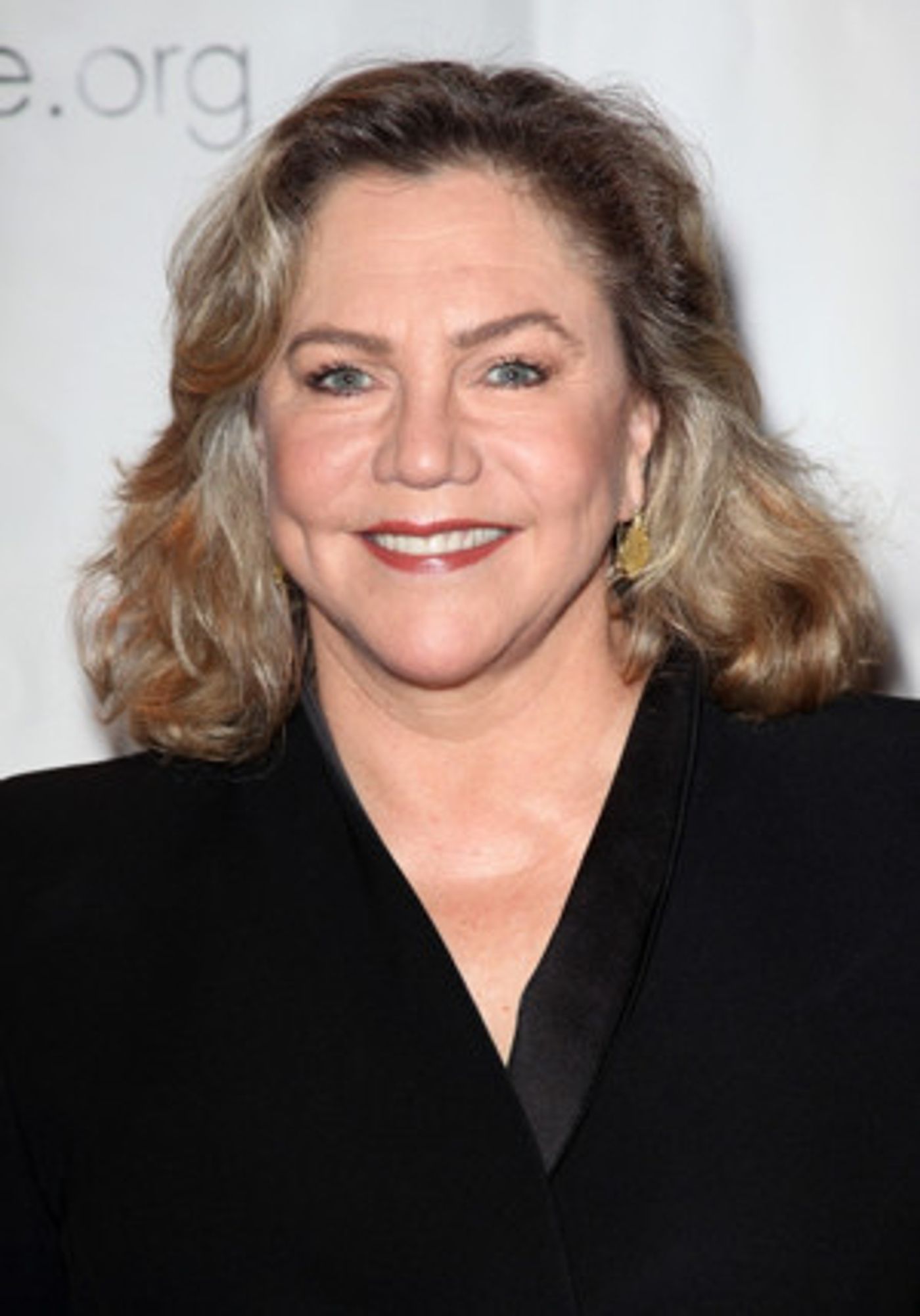 Kathleen Turner, Ginnifer Goodwin Join DOLLY PARTON'S HEARTSTRINGS  Image