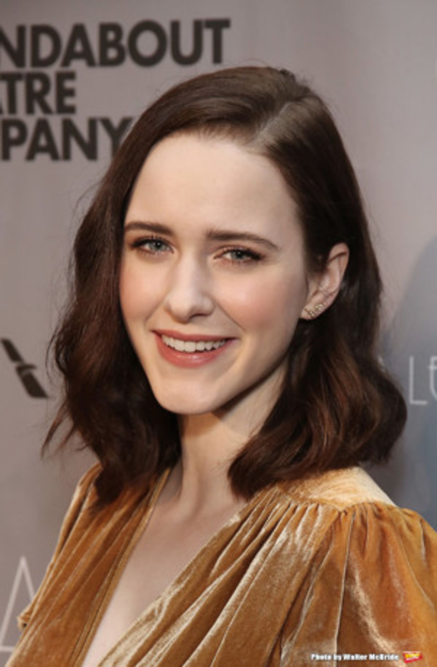 Rachel Brosnahan to Host SATURDAY NIGHT LIVE  Image