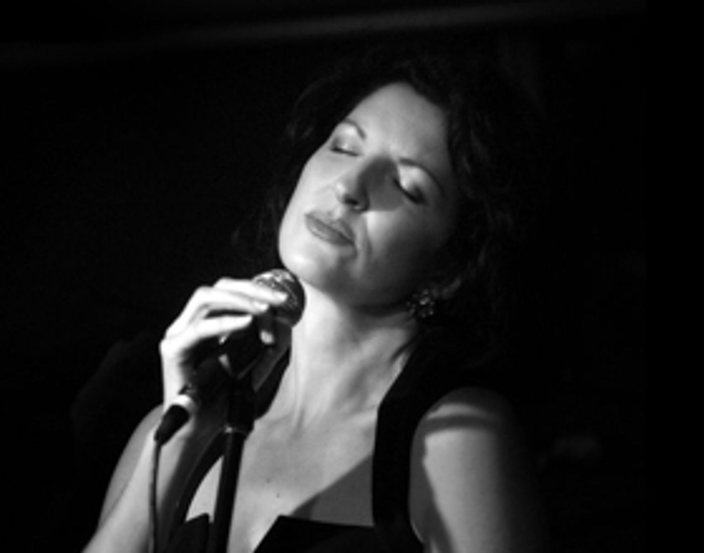 Qld Entertainer Lisa La Celle Spreads Sunshine South at Adelaide Fringe Festival  Image