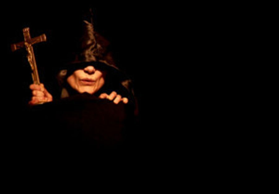 Review: DON'T YOU DARE!, Tristan Bates Theatre Image