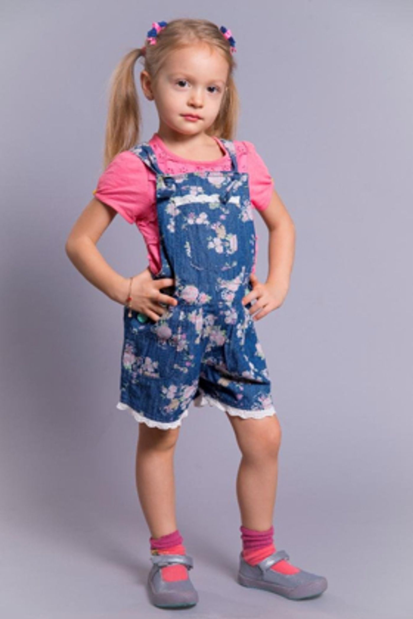 WAITRESS Finds Two Young Actresses to Fill Role of Lulu WAITRESS Finds Two Young Actresses to Fill Role of Lulu Image