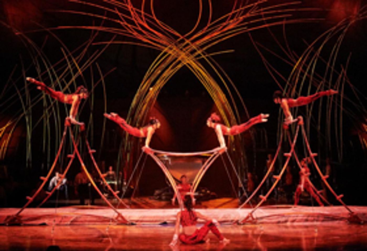 Review: Cirque du Soleil AMALUNA Storytellers Fly Through the Air with the Greatest of Ease and Incredible Skill  Image