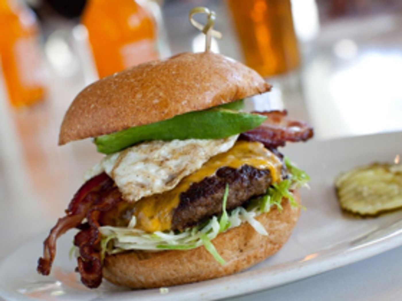 BWW Preview: ZINBURGER WINE & BURGER BAR Launches Burger Battle through 6/10  Image
