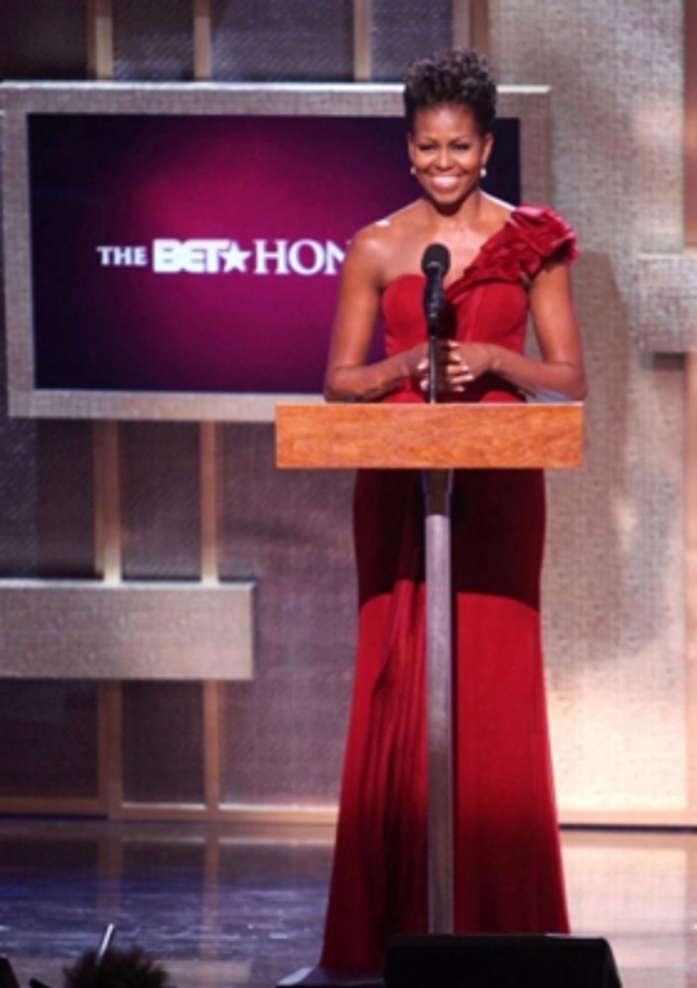 Netflix Forming Storytelling Partnership With Barack and Michelle Obama  Image