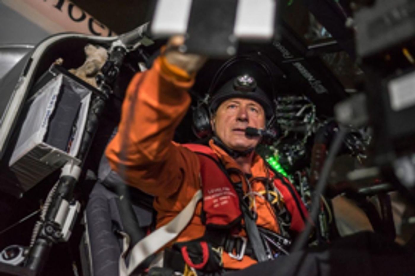 Review: In POINT OF NO RETURN, The Sun Is Man's Co-Pilot Review: In POINT OF NO RETURN, The Sun Is Man's Co-Pilot Image