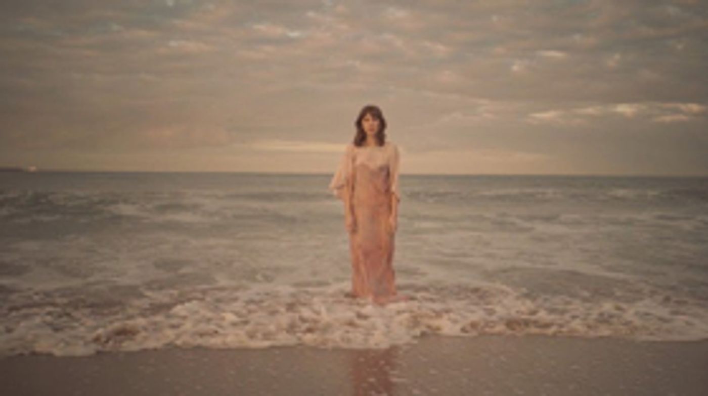 Ella Vos Debuts Self-Directed Video For CAST AWAY  Image