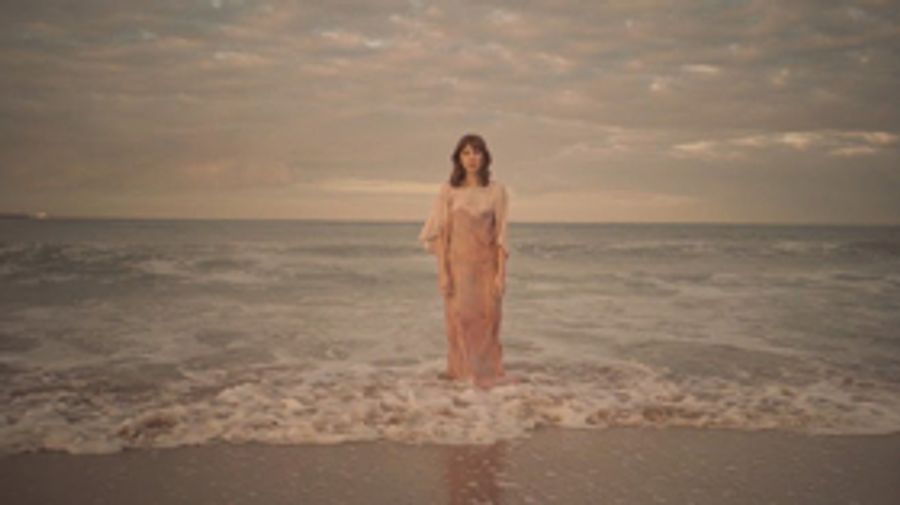 Ella Vos Debuts Self-Directed Video For CAST AWAY Image