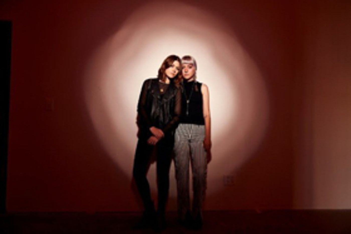 Larkin Poe Partner With Billboard To Premiere HONEY HONEY Larkin Poe Partner With Billboard To Premiere HONEY HONEY Image