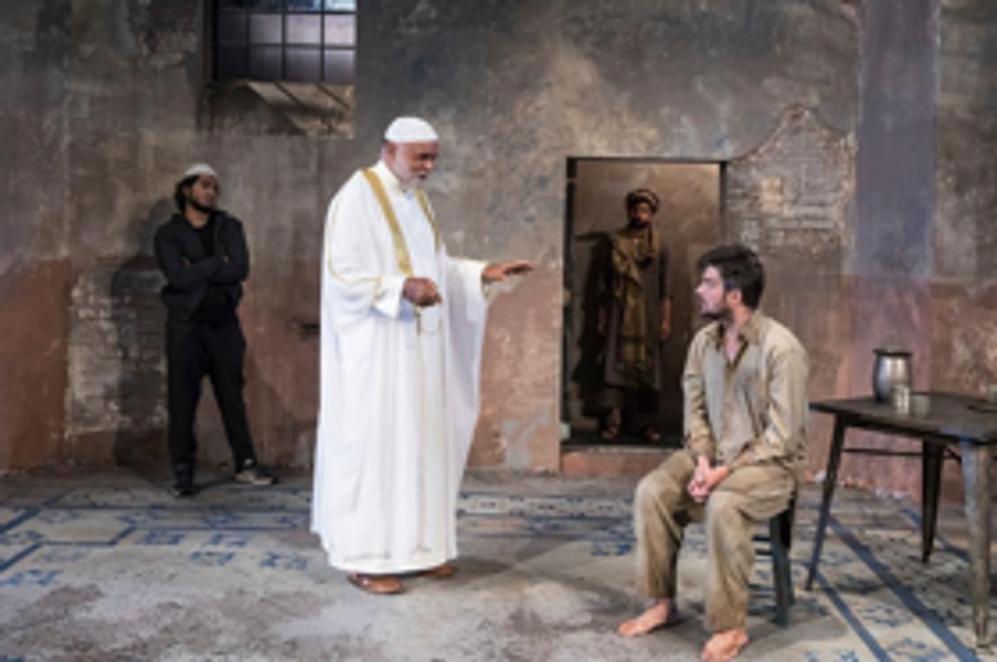 Review: THE INVISIBLE HAND at New Victoria Theater  Image