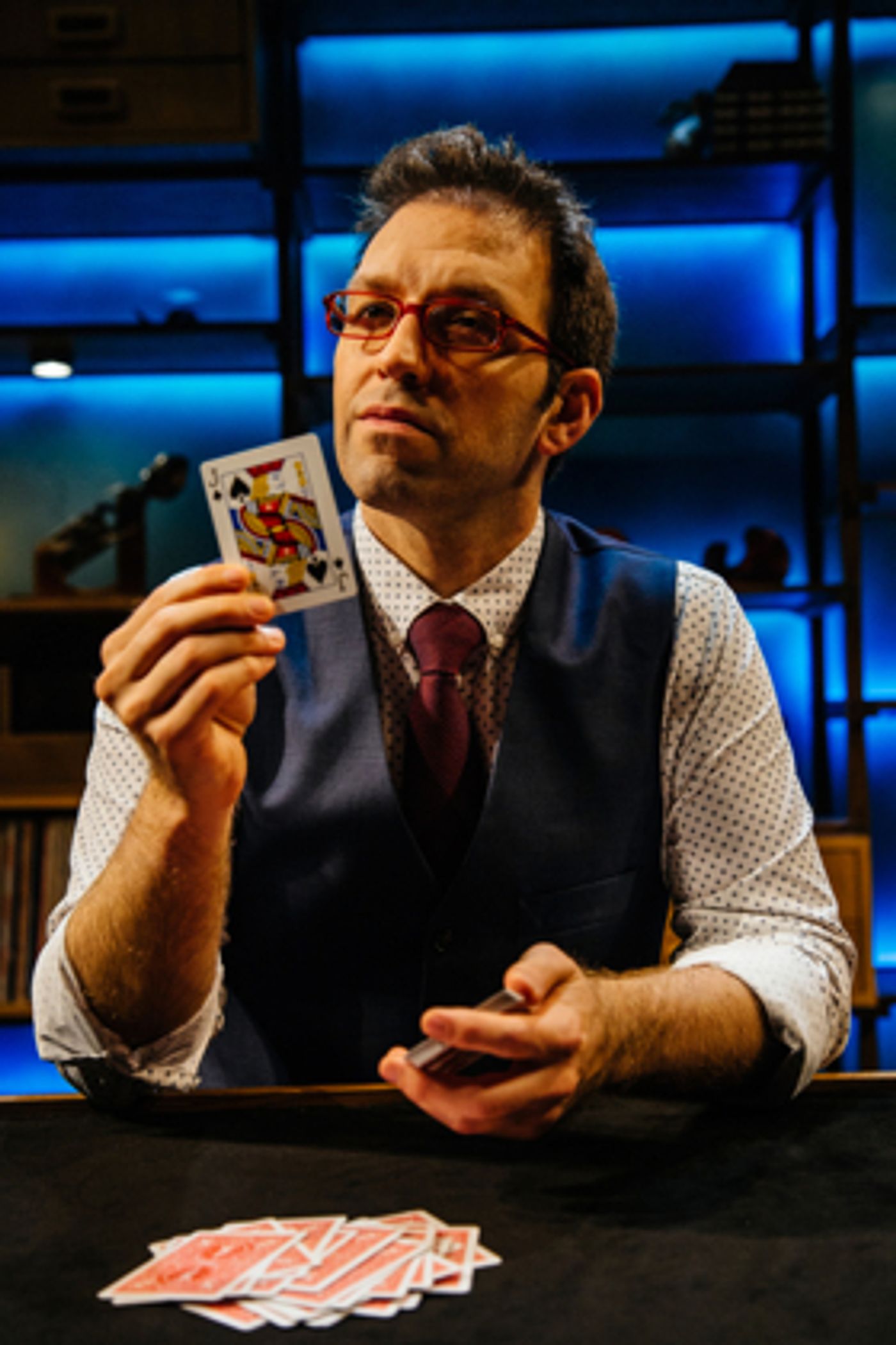 Review: Helder Guimarães Shares Sleight-of-Hand Mysteries in INVISIBLE TANGO at the Geffen Playhouse  Image
