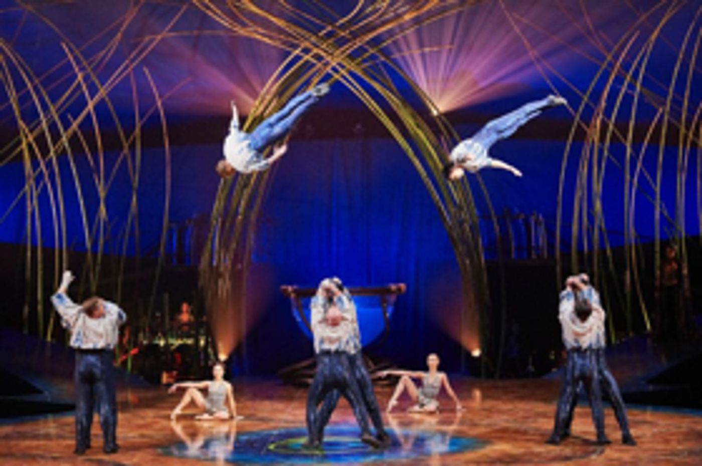 Review: Cirque du Soleil AMALUNA Storytellers Fly Through the Air with the Greatest of Ease and Incredible Skill  Image