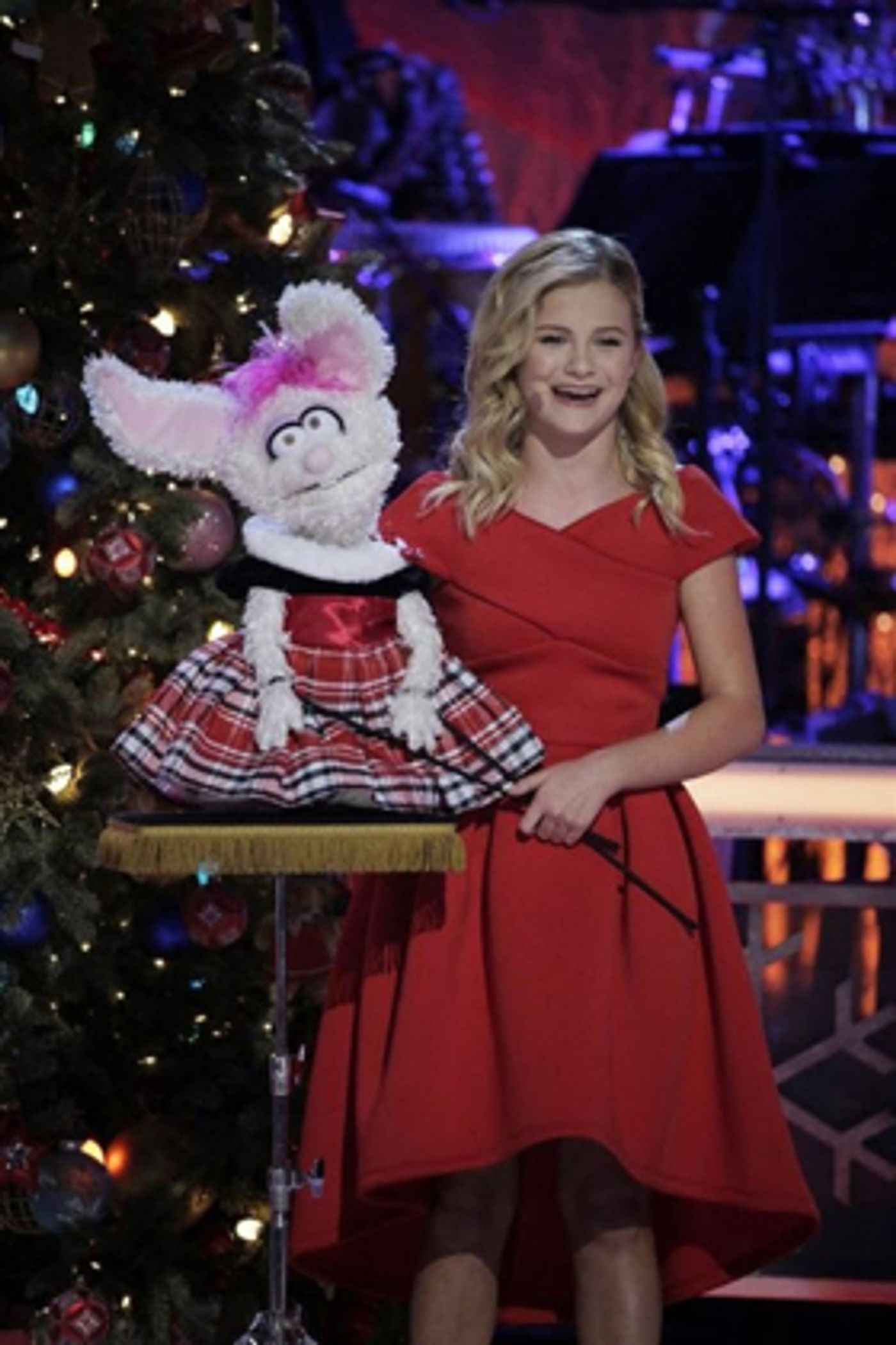 AMERICA'S GOT TALENT Winner Darci Lynne Farmer Celebrates the Holidays with TV Special  Image