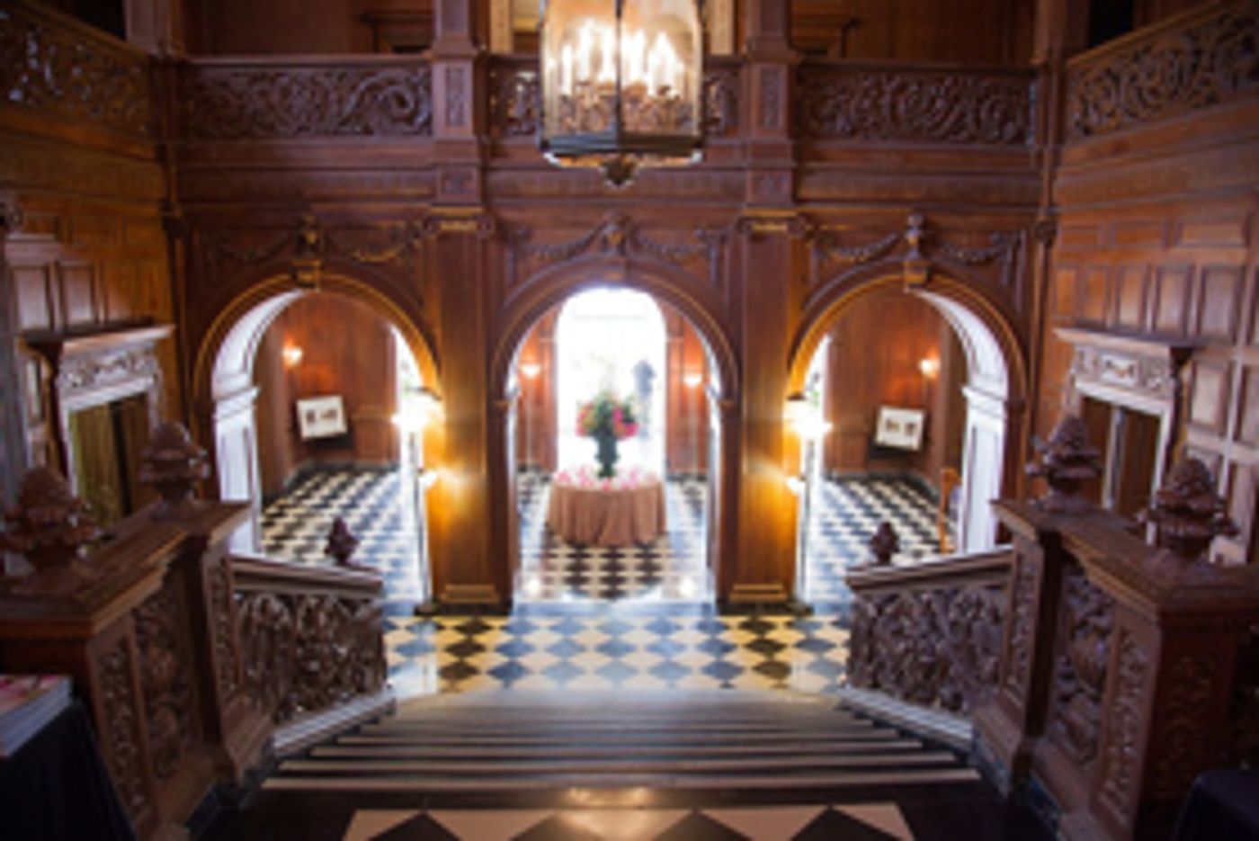 Review: THE MANOR Brings a True and Tragic Tale to Greystone Mansion in Beverly Hills  Image