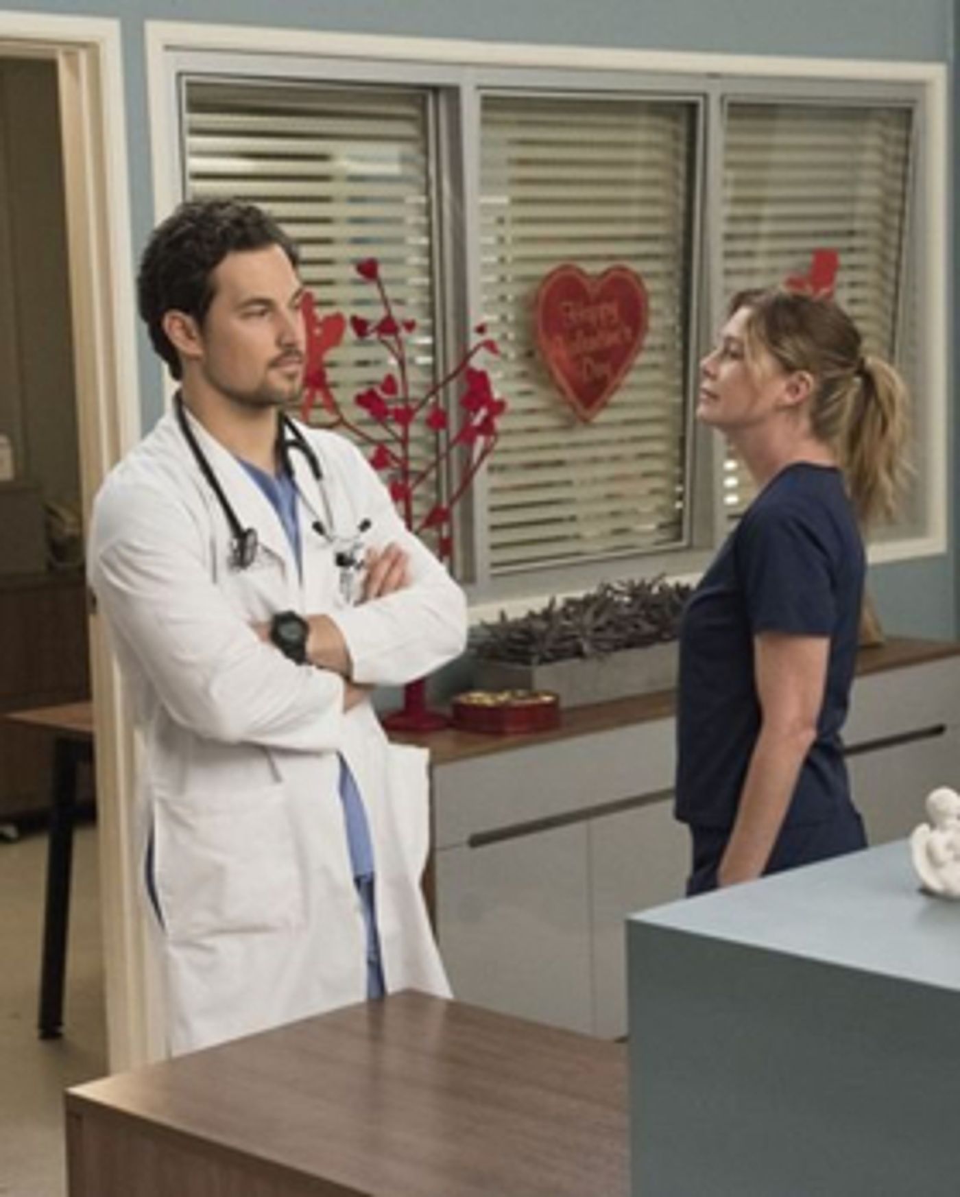 BWW Recap: GREY'S ANATOMY offers up a Big Twist a Blossoming Romance, and a Heartfelt Wedding Under the Stars. Grab the Kleenex!  Image