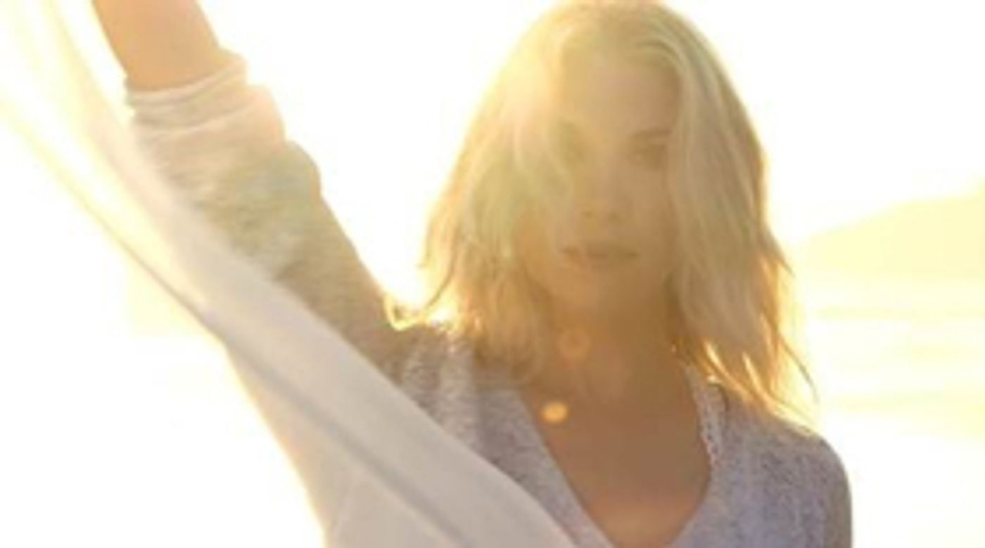 Sandra Lynn Debuts Music Video For Holiday Single MY CHRISTMAS WISH FOR YOU On CMT Music & Country Rebel Sandra Lynn Debuts Music Video For Holiday Single MY CHRISTMAS WISH FOR YOU On CMT Music & Country Rebel Image