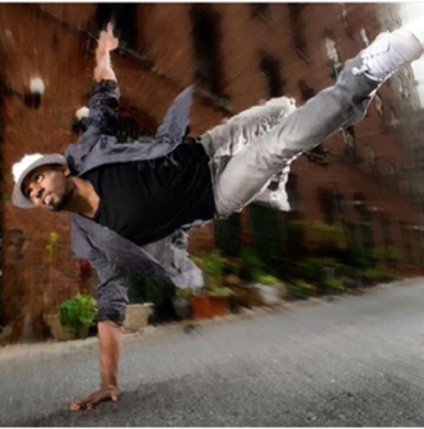 Interview: Chatting with LEYLAND SIMMONS  Image